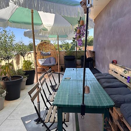 Joli Studio Le Clos D'Aix Avec Grande Terrasse Piscine Et Parking Gratuit Aix-en-Provence Eksteriør bilde